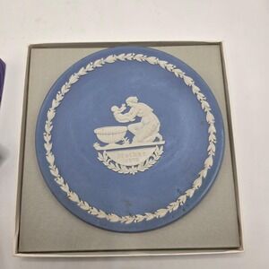Wedgwood Mother Plate 1973 Blue White Jasperware Neoclassical Vintage England